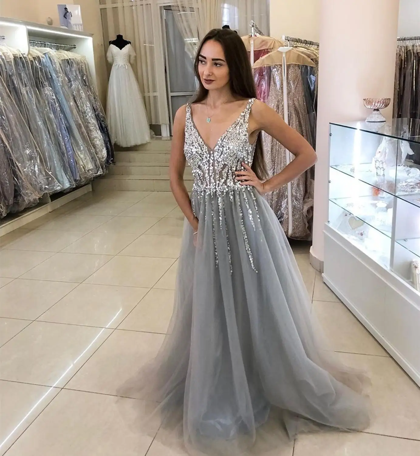 

2020 prom dress gray v-neck floor length crystal beading women party gowns sleeveless tulle formal gowns high quality vestidos