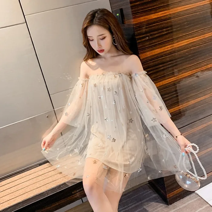 Женское летнее платье с вырезом лодочкой и рукавом до локтя вышивкой в виде звезд