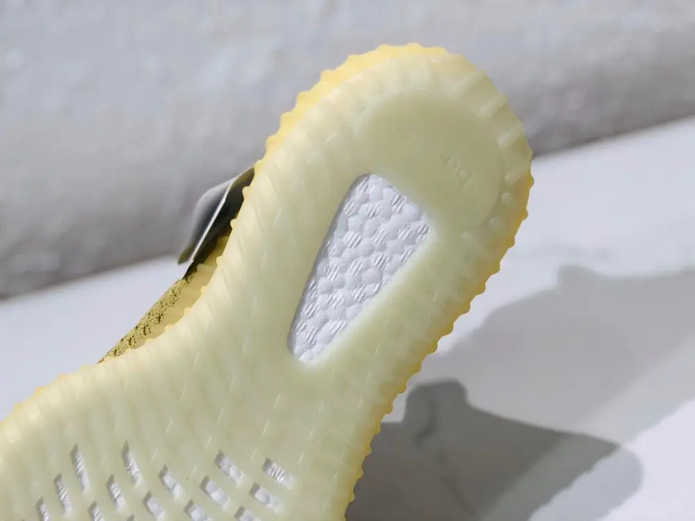 

350 Fashion Banana Color of Prime Knit Unisex Shoes Quick Dry Beach Trainers for Mens Ladies V2 Butter Color