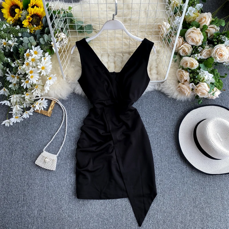 Женское асимметричное плиссированное платье с v-образным вырезом облегающее