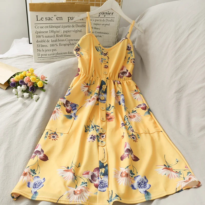 Женское платье на бретельках с высокой талией облегающее цветочным принтом