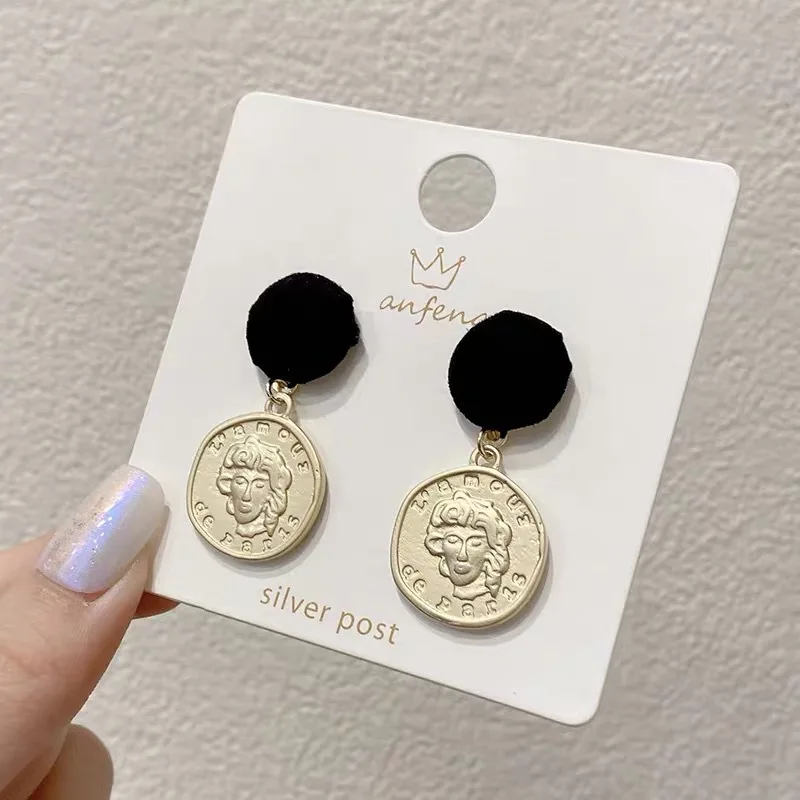 

New Korean Statement Earrings for Women Black Letter Flannel Portrait Dangle Drop Gold Earring Broncos 2021 Fashion Jewelry Gift