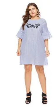 Женское свободное платье в синюю полоску мини большого размера с рукавом до