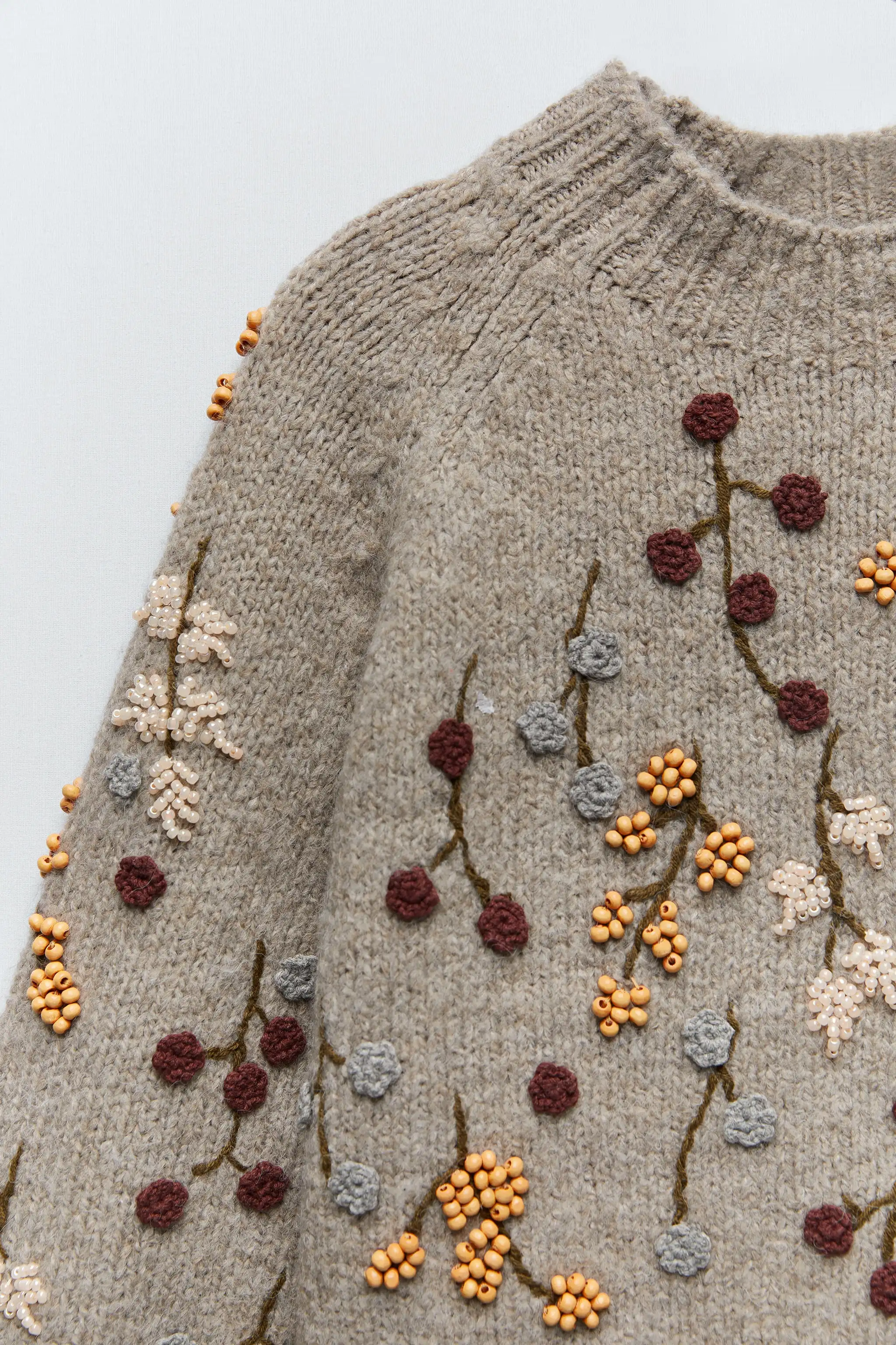 

2021 autumn and winter new women's sweater contrast stitching beaded embroidery casual retro fashion Christmas party sweater