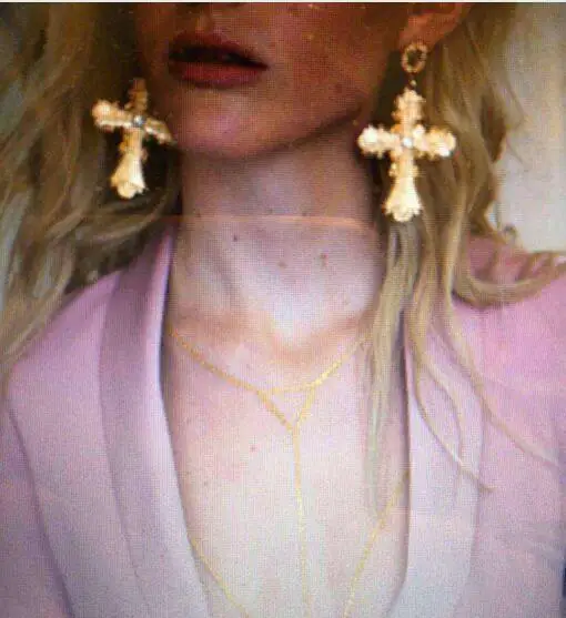 Крупные женские серьги-подвески в виде креста |