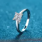 Женское кольцо из серебра 925 пробы с бриллиантом 1 карат