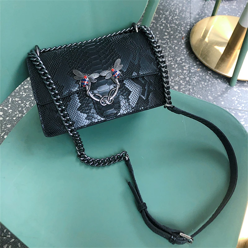 

Дизайнерские дамские сумочки с клапаном из натуральной кожи, новинка 2021, модная сумка на одно плечо со змеиной цепочкой, роскошные сумки с V-...