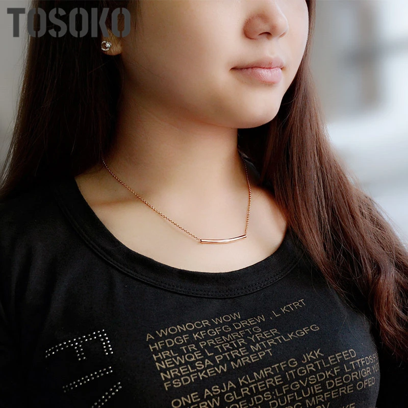 

TOSOKO Fashion Smiling Titanium Steel Simple Round Tube Strip Hollow Rose Gold Color Stainless Steel Jewelry Necklace BSP182