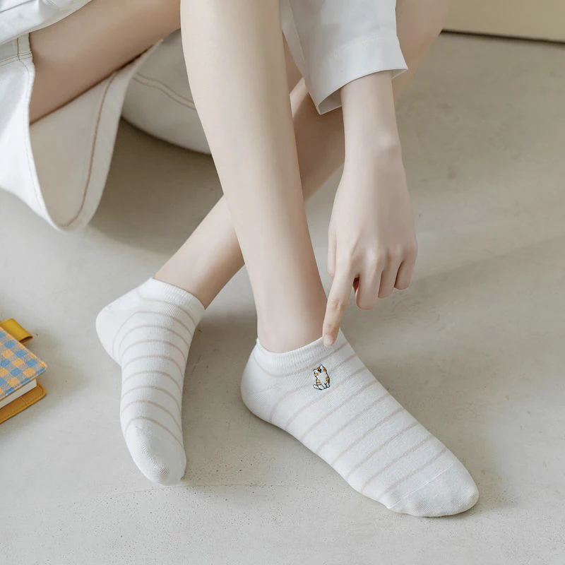 

Spring and Summer New Ladies Socks College Sweet Style Ladies Cartoon Low-tube Cotton Socks