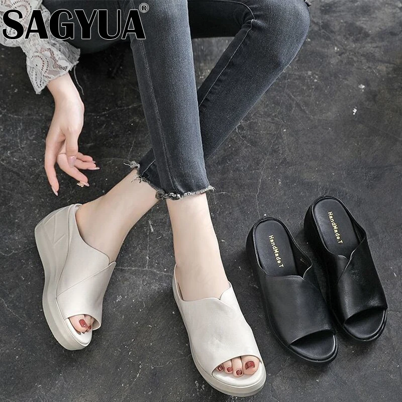 

Шлепанцы женские на танкетке, сандалии из искусственной кожи на высоком каблуке, открытый носок, сланцы, модельные босоножки, лето 2022