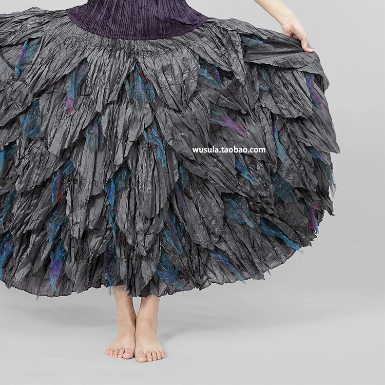 HOT SELLING Miyake fold sleeveless round collar slim T-shirt + Peacock petals skrit irregular suit IN STOCK