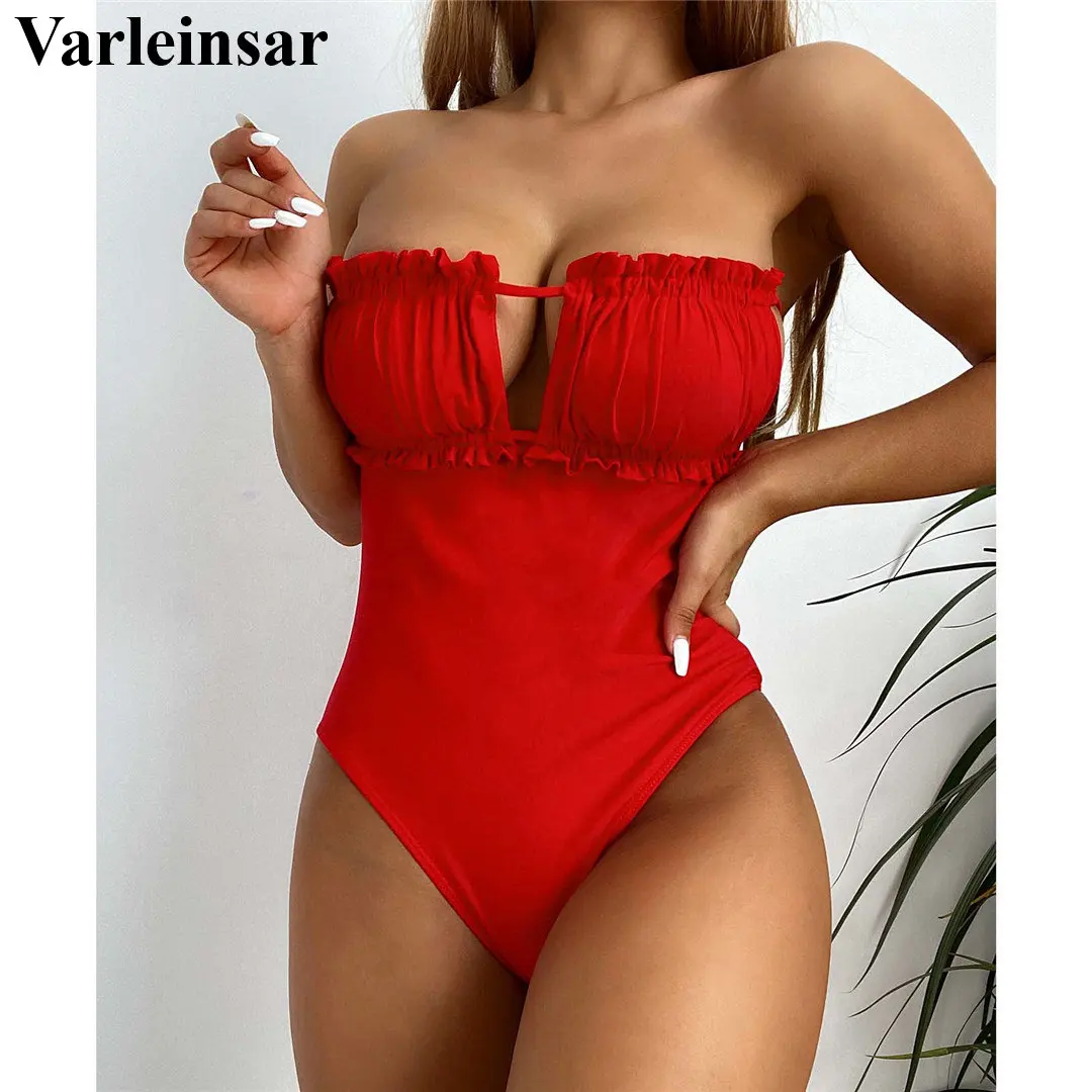 Женский слитный купальник красное бандо с оборками без бретелек V2769 | Спорт и