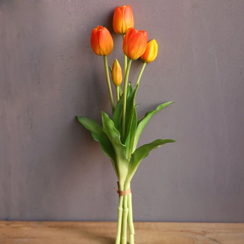 

Artificial T ulip Bundle with 4 T ulips and 1 T ulip Buds