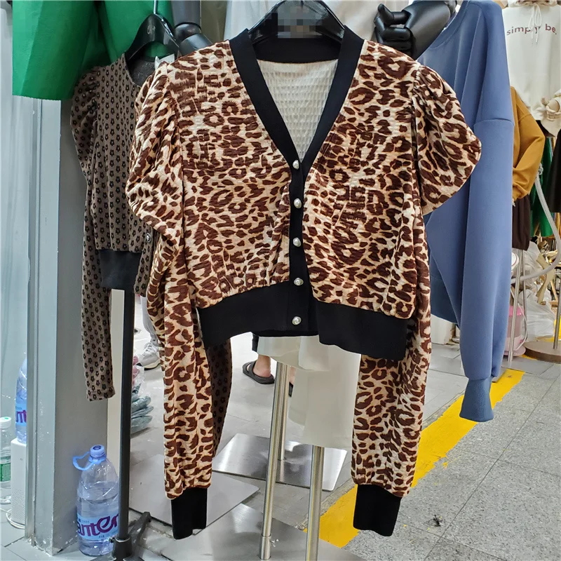

Женский однобортный жакет с леопардовым принтом, V-образным вырезом и пышными рукавами