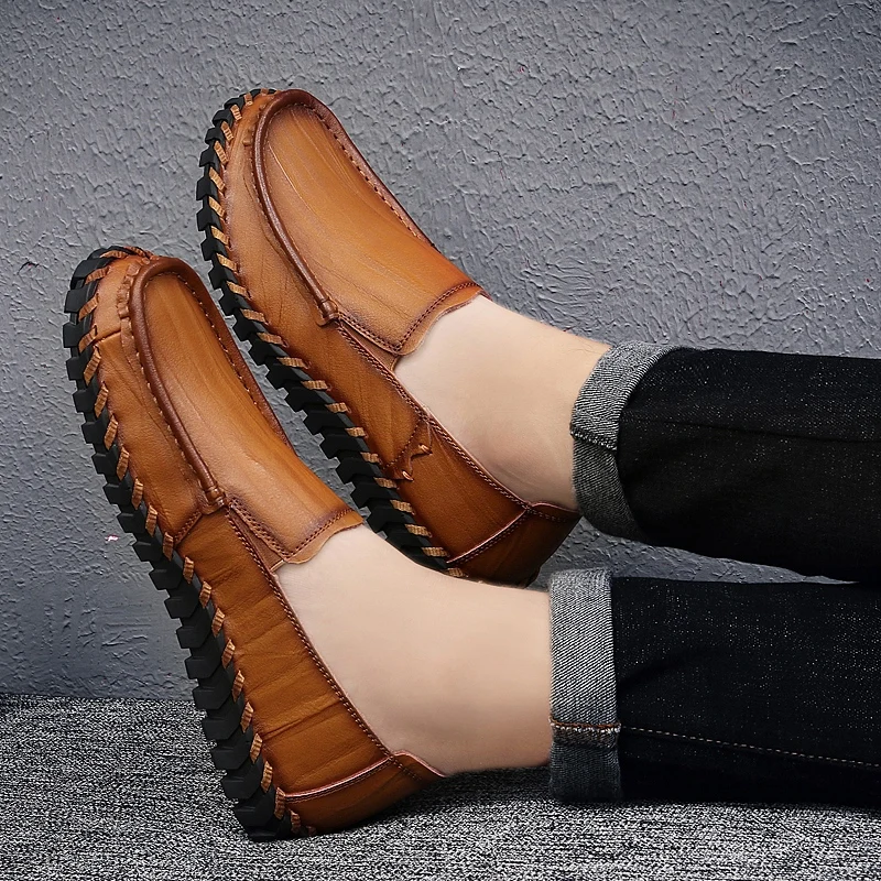 

Leather shoes men outdoor Vintage Genuine Leather Soft Loafers for Men Slip On handamde sewing Moccasins Boat Flats Shoes