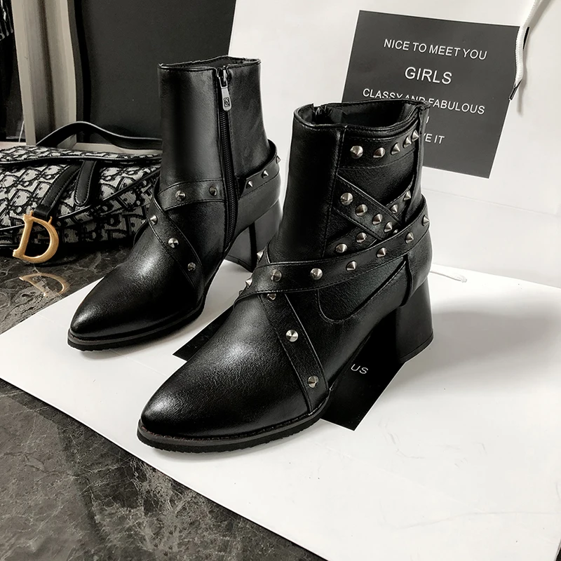 Женские ботинки с заклепками и молнией на платформе острым носком | Обувь