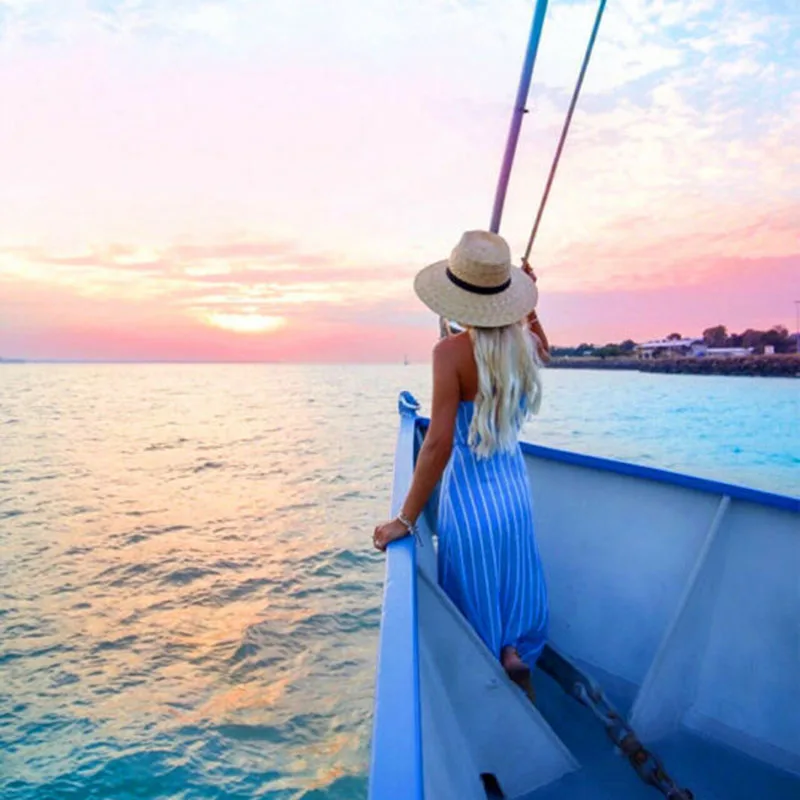 Летнее женское платье макси в полоску стиле бохо вечернее на тонких бретелях