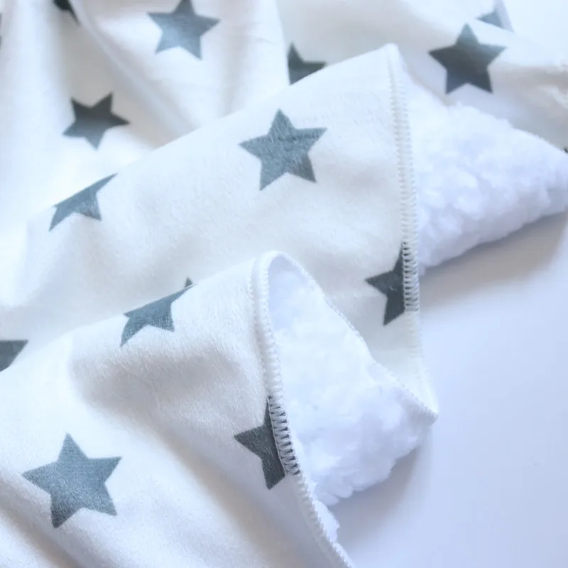 Детское одеяло для новорожденных утепленное 2 слойное из кораллового флиса