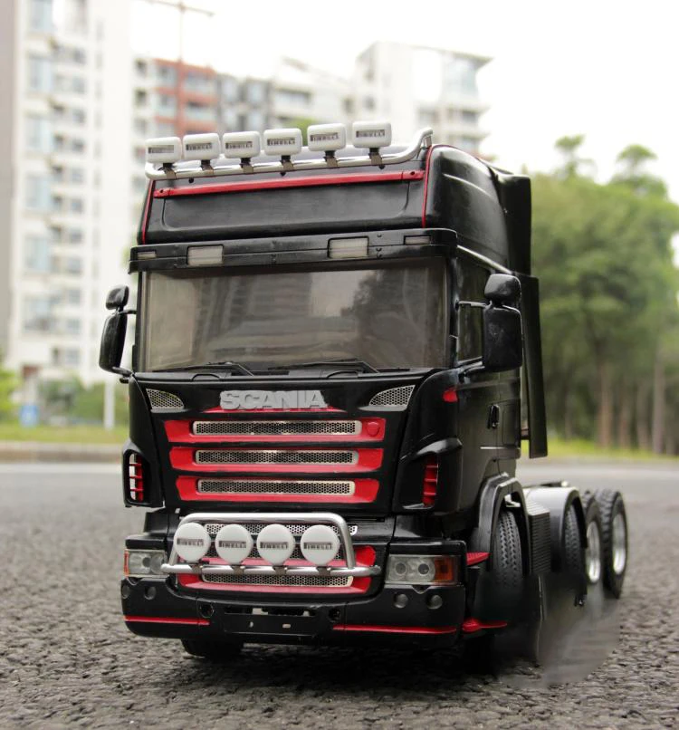 модель автомобиля металлич