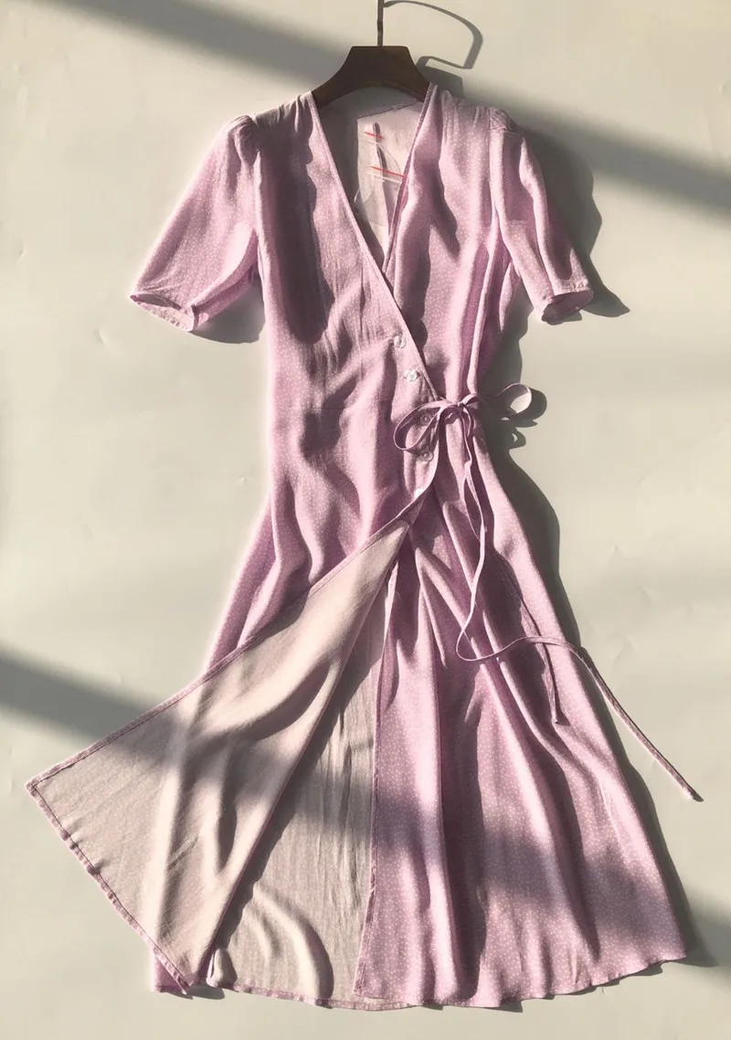 Женское платье средней длины в горошек с v образным вырезом шикарное