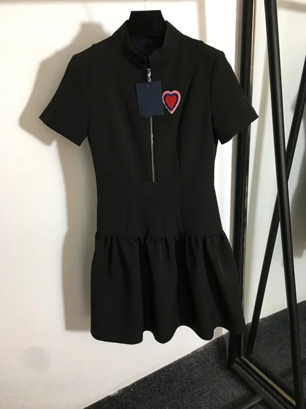 

2021 new top women's Luoyi temperament embroidered dress with waist and thin temperament shirt skirt