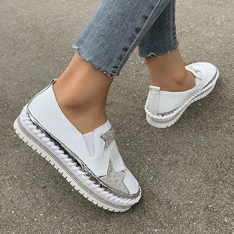 

Fall 2021 New Casual Lazy Shoes Fashion Western Style All-match Rhinestone Single Shoes Women Retro Forest Loafers Women