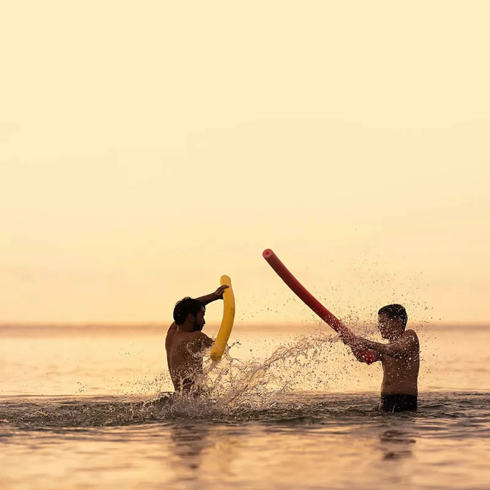 

4pcs Swimming Foam Stick Bright Soft Long Swimming Pool Floating Stick Water Buoy Aid Foam Swimming Auxiliary Supplies Toys *628