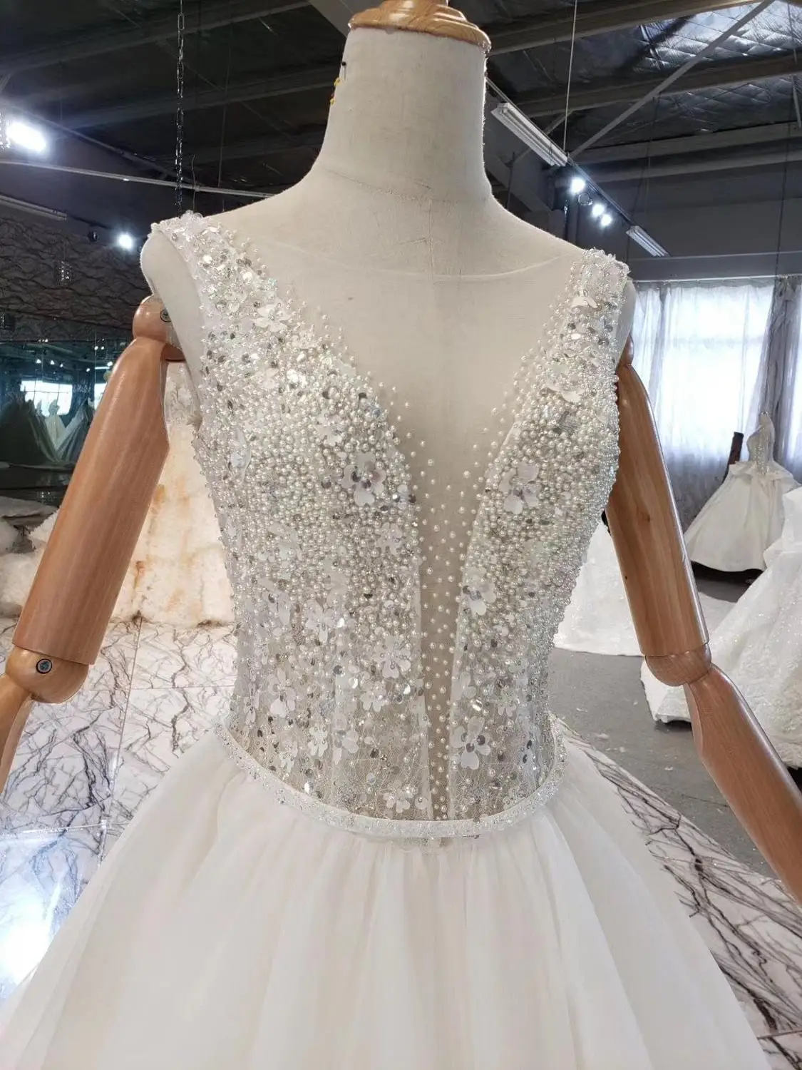 

Luxury sexy low back beautiful pearls sequins flowers embellished bodice soft tulle skirt 2020