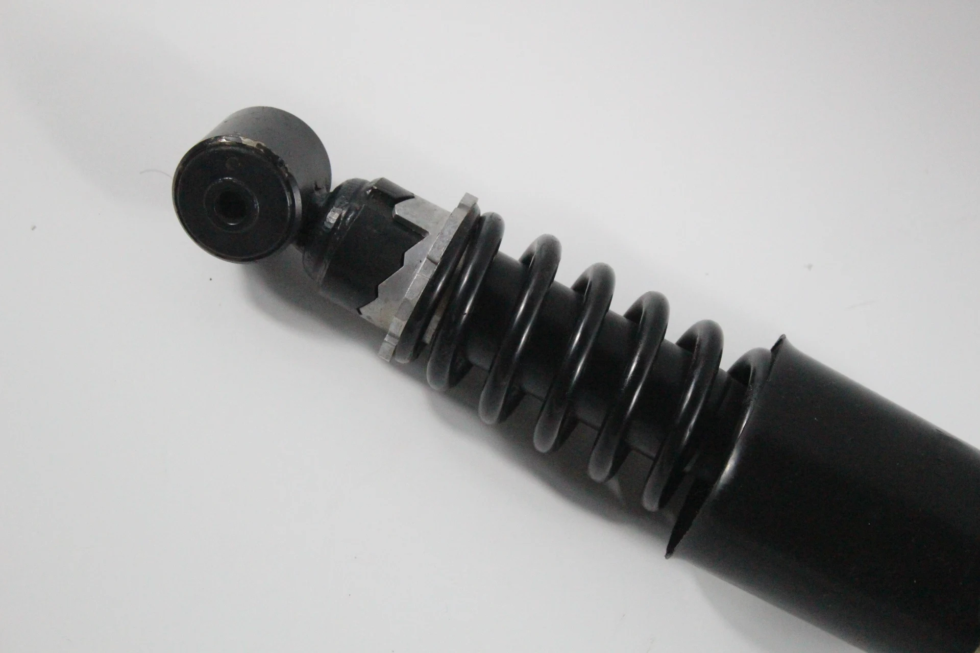 

China manufacturer suspension truck shock absorber OE NO. 81417226060