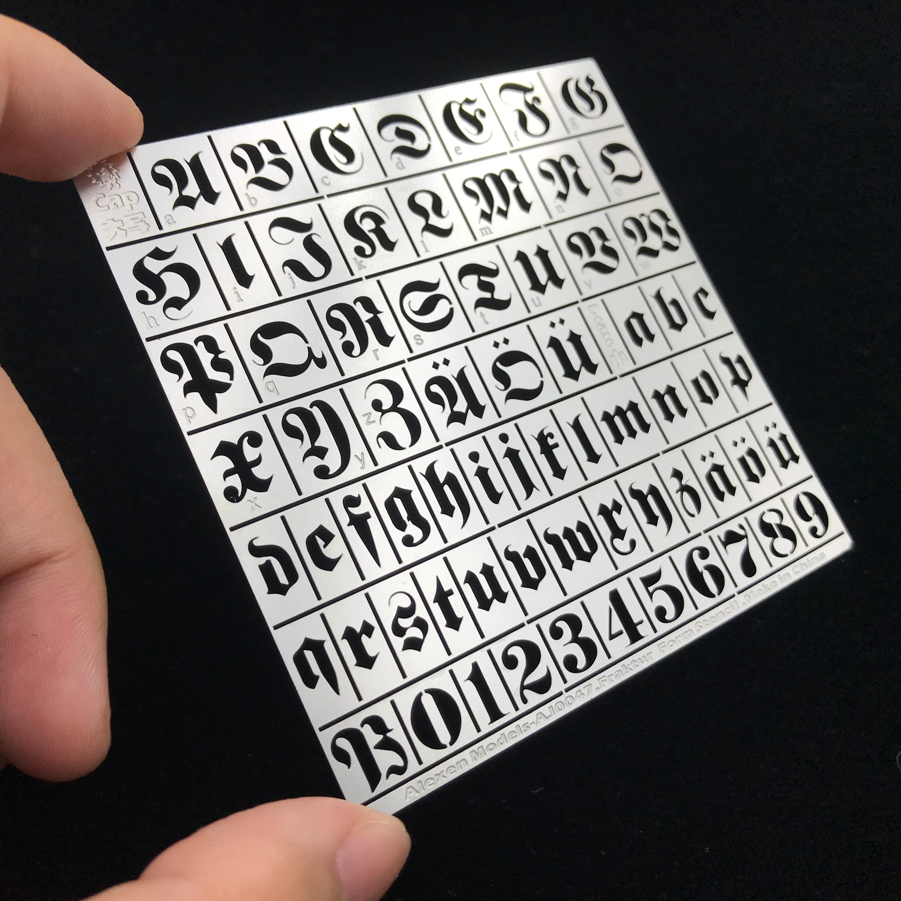 

AJ0047 Germany Goethe Fonts and Numbers Shadow Camouflage Hollow Spray Board
