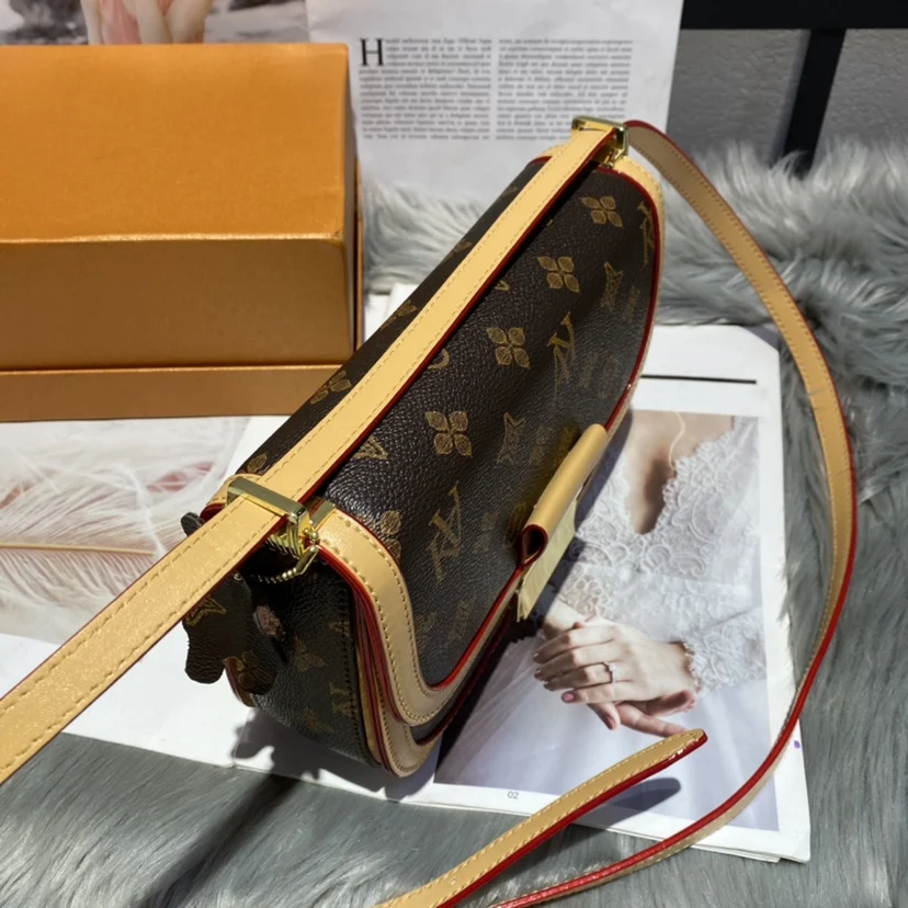 

20121 New Fashion Small Square Bag Lock Shoulder Messenger Bags High Quality Genuine Leather Women Purse and Handbags Sac A Main