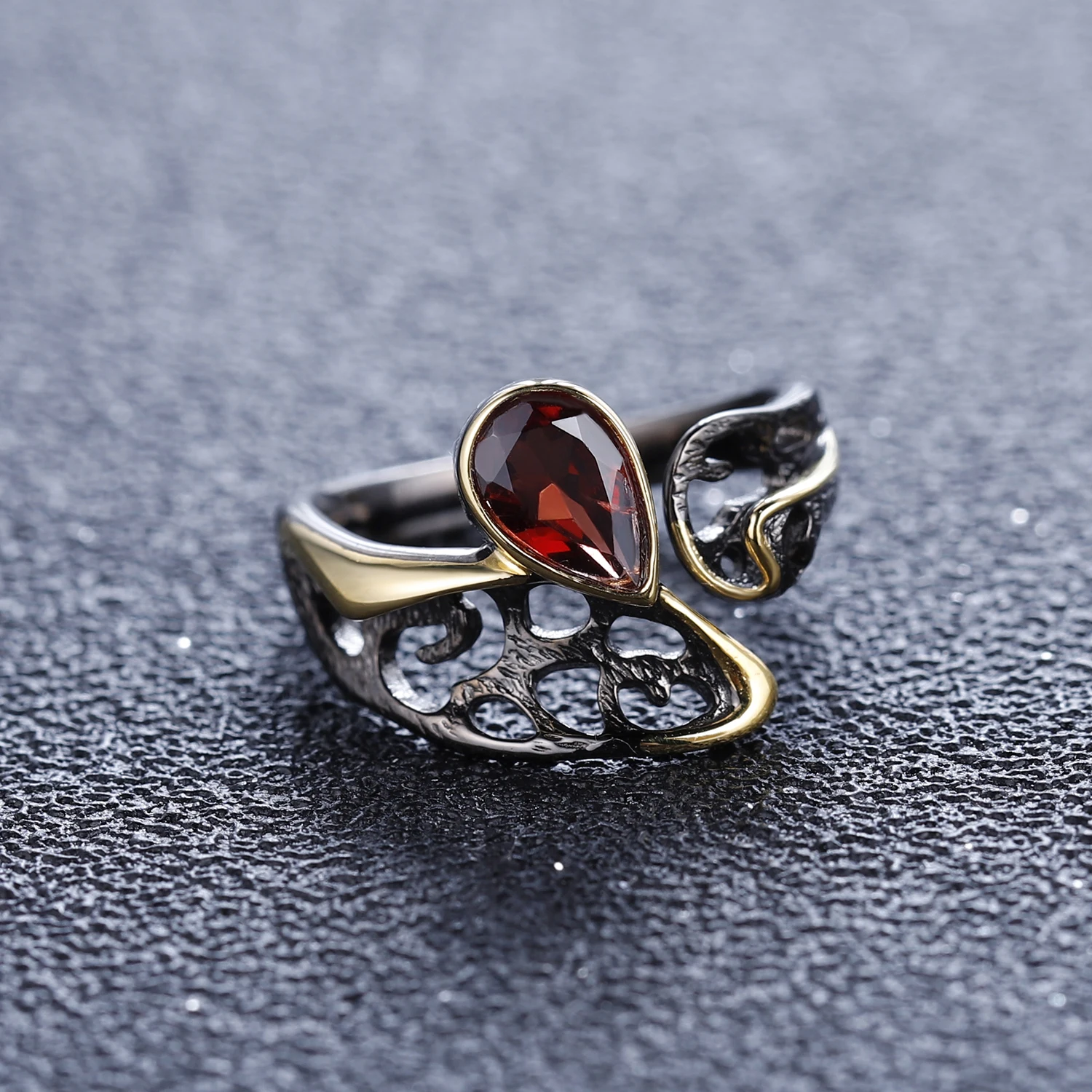 Серьги-гвоздики из серебра 925 пробы с натуральным гранатом | Украшения и