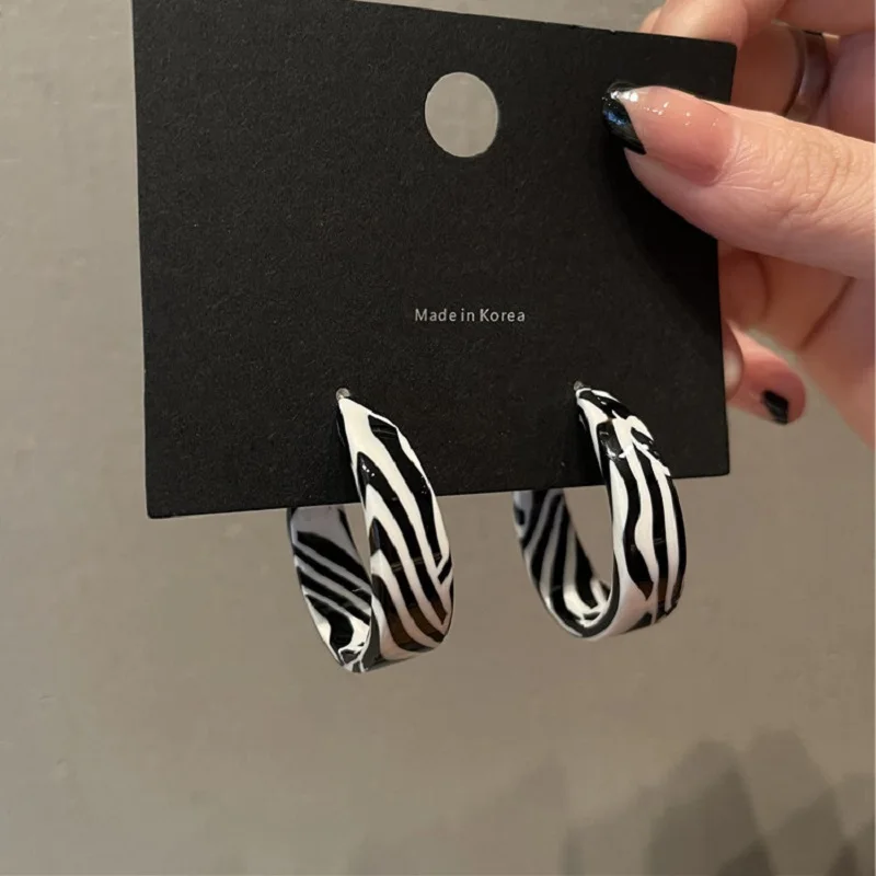 

Fashion Zebra Pattern Acrylic Earrings For Women Exaggerated Acrylic Hoops Earring Trendy Party Female Statement Jewelry