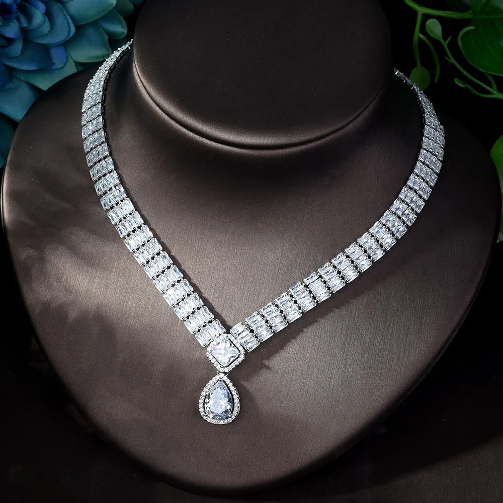 Уникальный набор свадебных украшений HIBRIDE с блестящими фианитами высокого