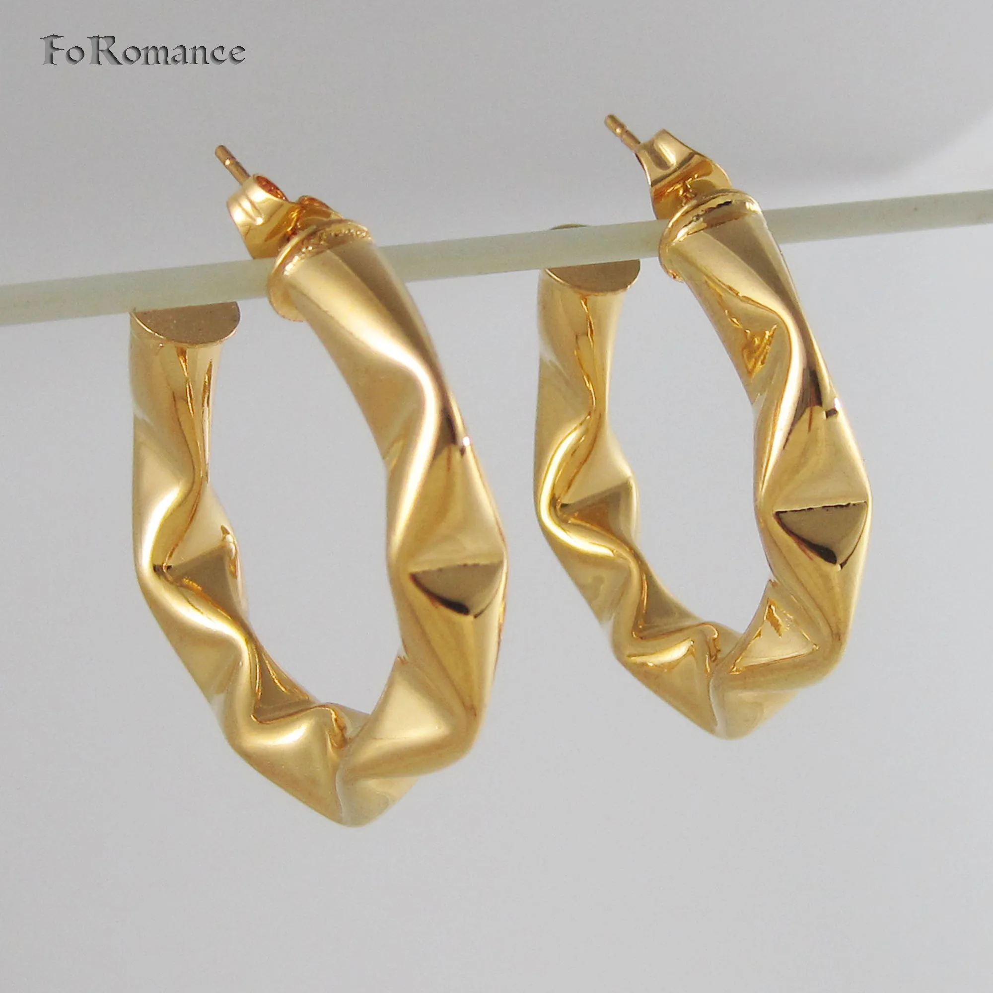 

Foromance NEW TWIST WATER WAVE PLAIN SURFACE HIGH SHIN YELLOW GOLD COLOR ROUND HOOP EARRING DIAMETER 31mm 1.22 INCH