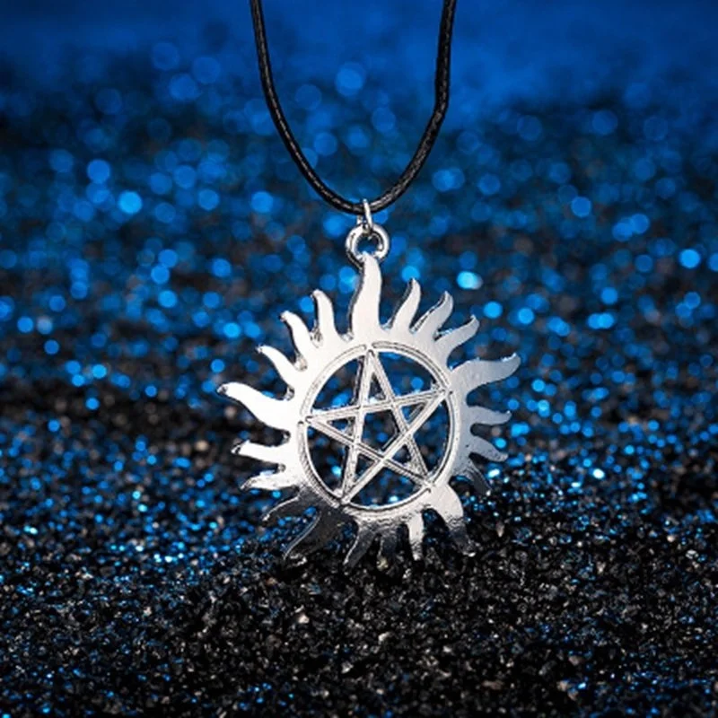 

New Fashion Sun Flower Five-Pointed Star Pendant Necklace Creative Men and Women Popular Simple Hollow Pendant Accessories