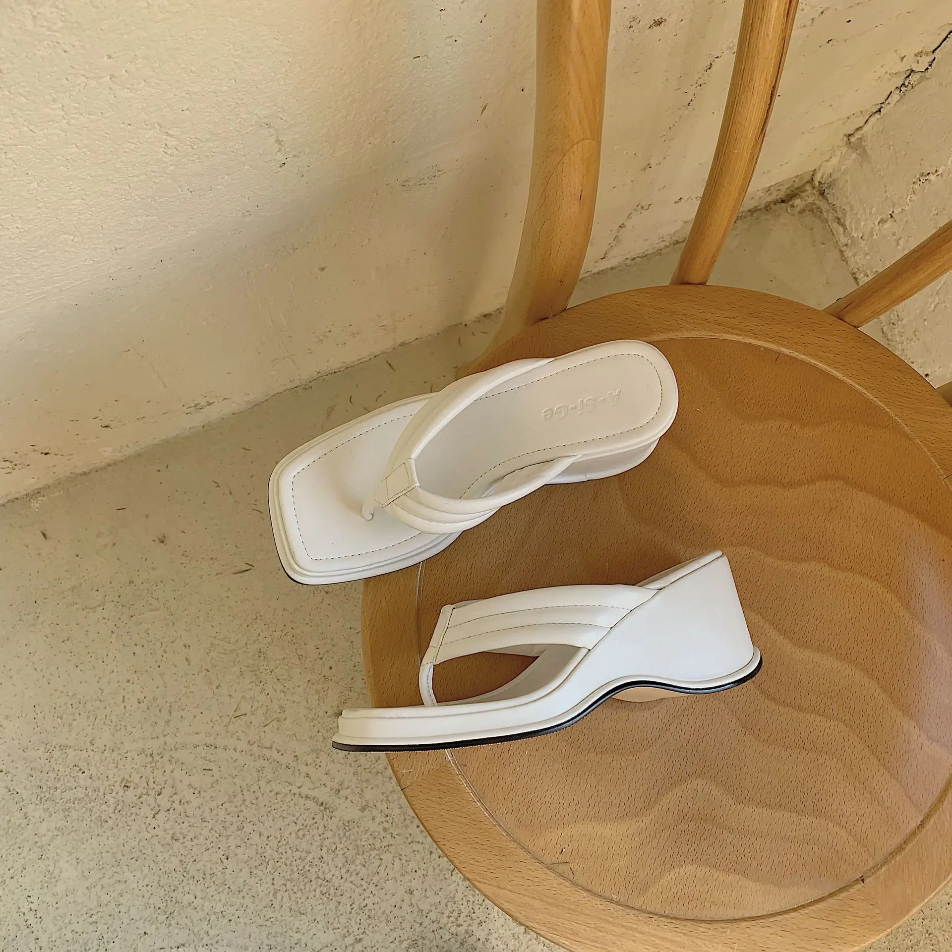

Sexy Flip Flops Women Platform Wedge Slippers Square Toe Female Fashion Summer Casual Shoes Light Sole Ladies Luxury Brand Slide