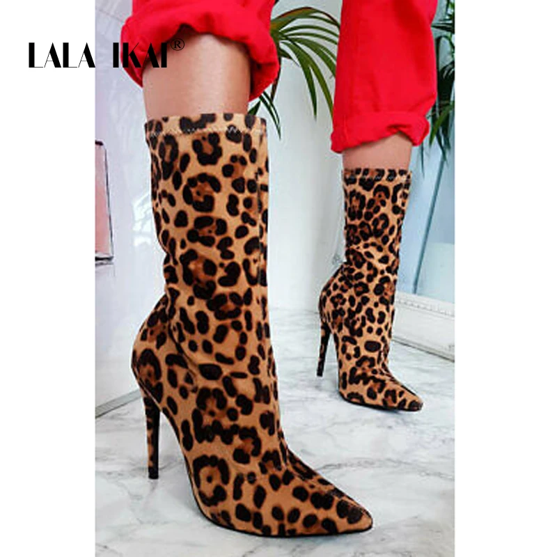 

Женские ботинки до середины икры LALA IKAI, женская обувь с острым носком, сезон осень-зима 2020, сексуальная женская обувь из флока