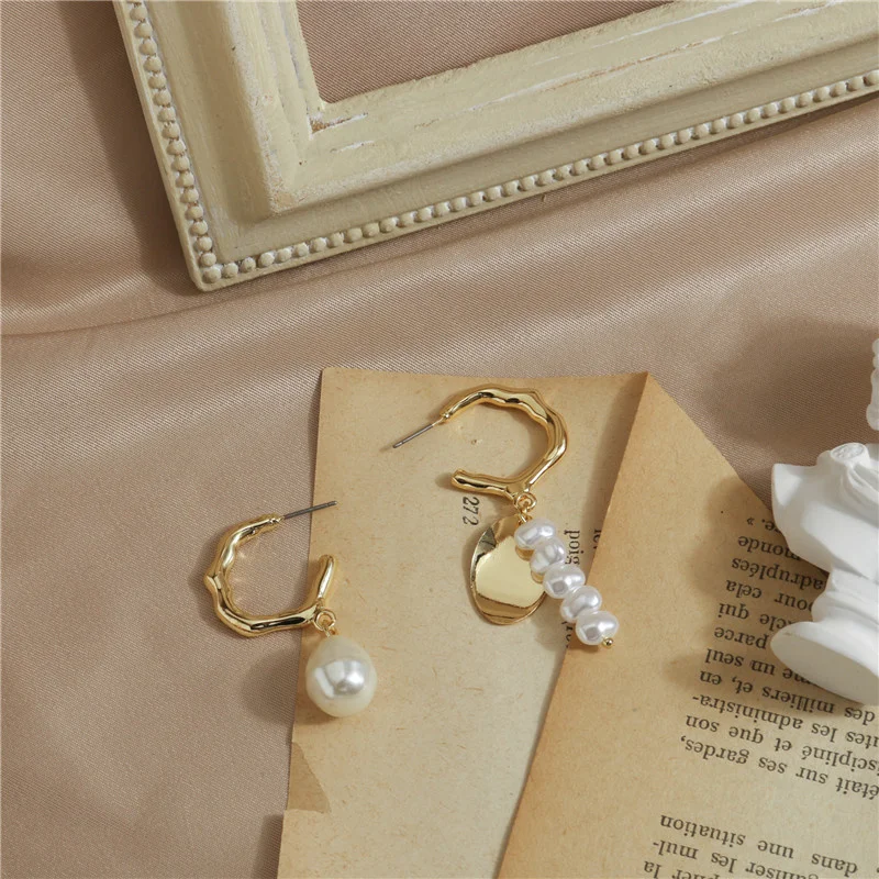 

2021 new ins style fashion irregular baroque women's pearl earrings Retro trend personality exaggerated earrings wholesale