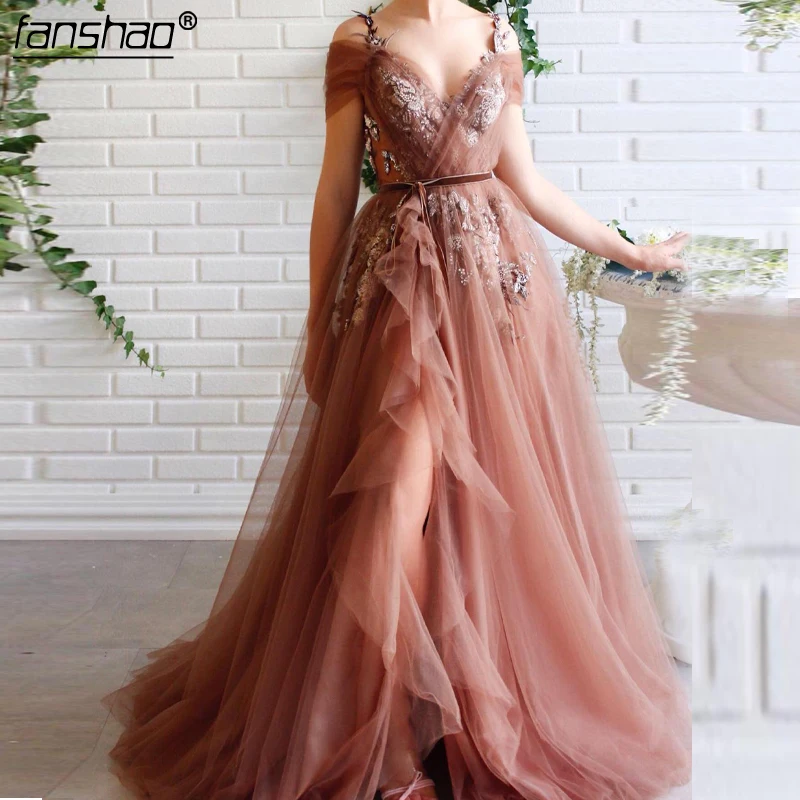 Коричневые вечерние платья с открытыми плечами и поясом кружевное платье