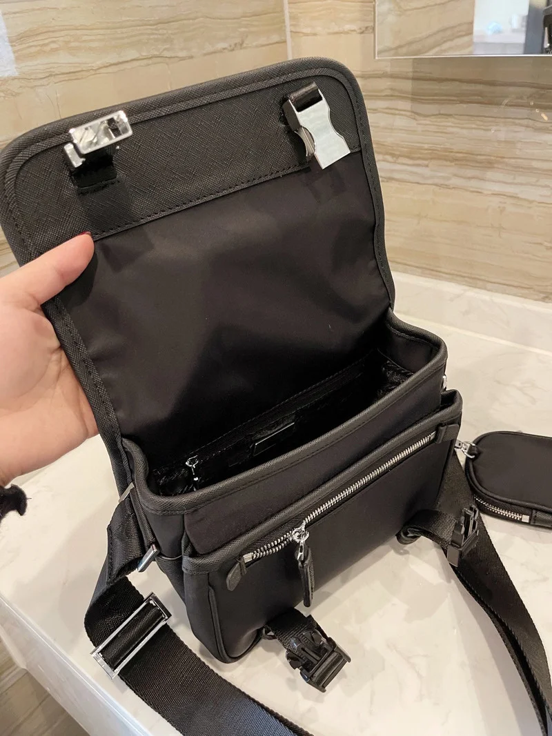 

2021New style men's exquisite durable waterproof cloth one shoulder slant span bag 101477