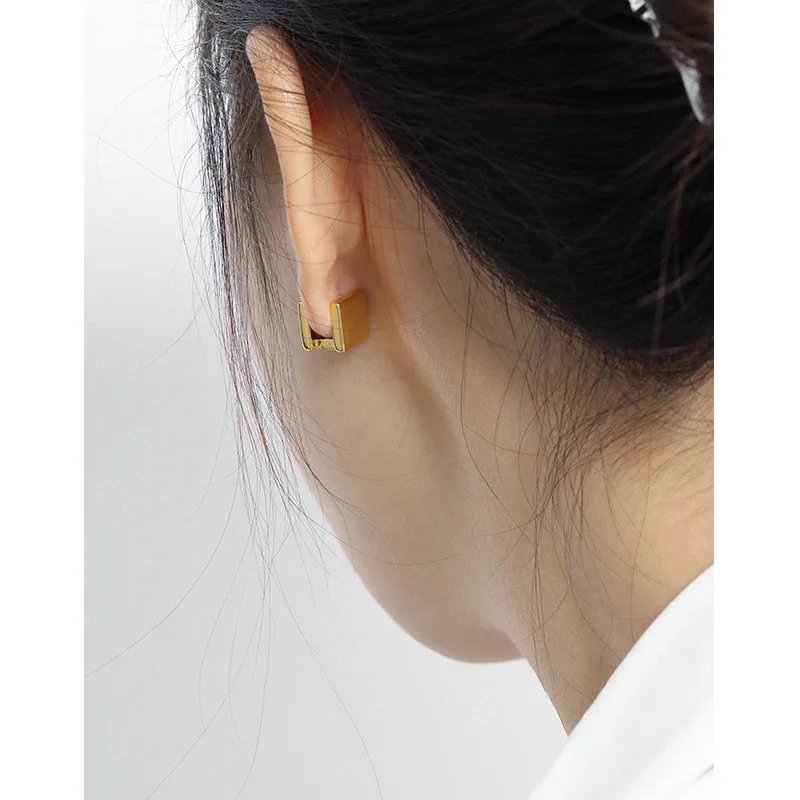 Серьги-кольца квадратные женские из серебра 925 пробы с позолотой 18 карат |