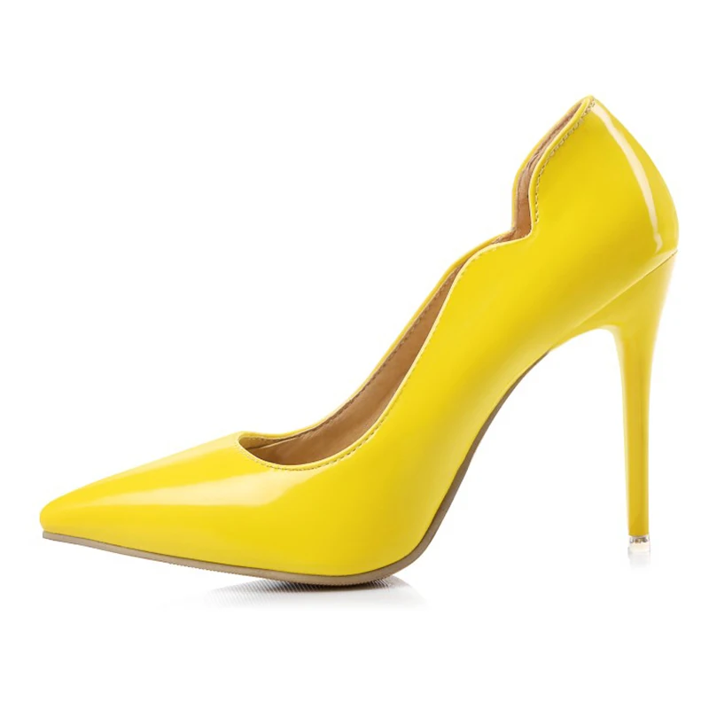 Пикантные тонкие туфли с острым носком на высоком каблуке кружевом и зубчатой