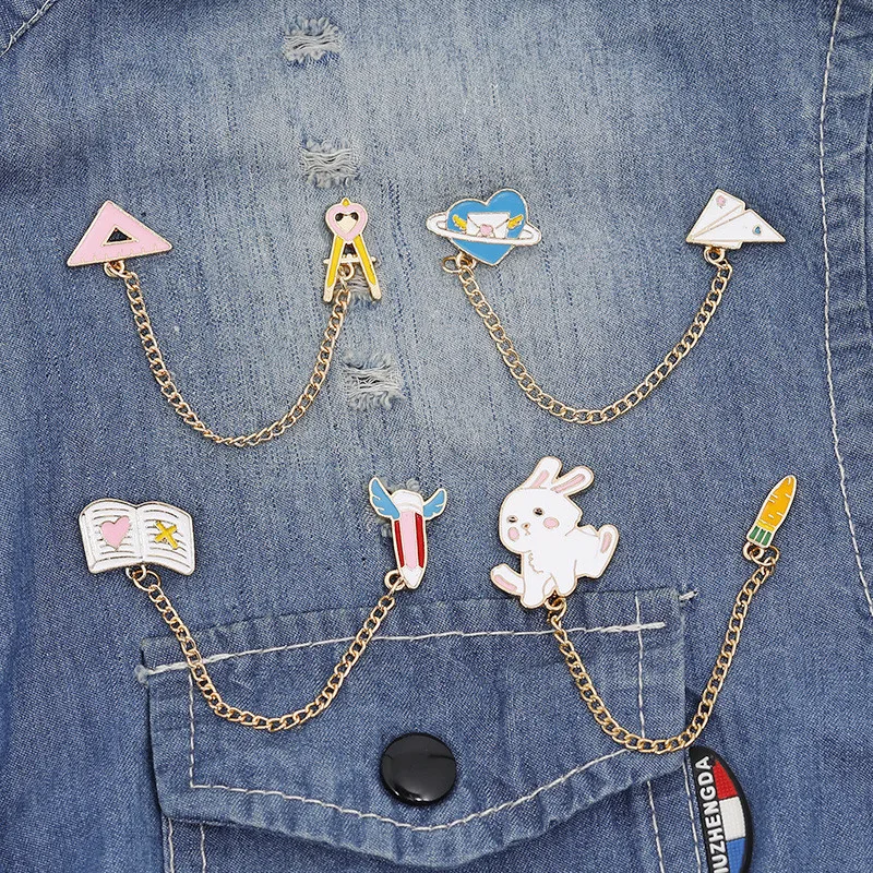 Мультяшная брошь с кисточкой кролик морковкой книга карандаш треугольная