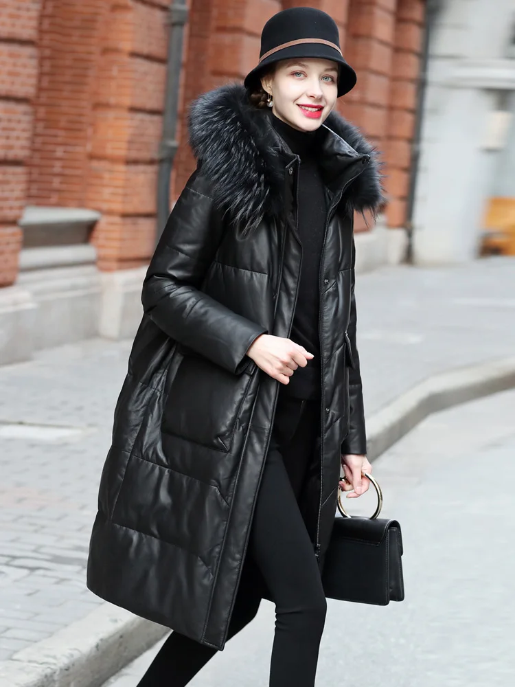 Куртка женская из натуральной овечьей кожи с воротником меха енота капюшоном 90%