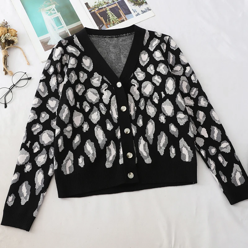 

Women Knitted Sweaters Casual Loose Button Up V-Neck Leopard Sexy Cardigan Plus Size Sweaters For Women Winter