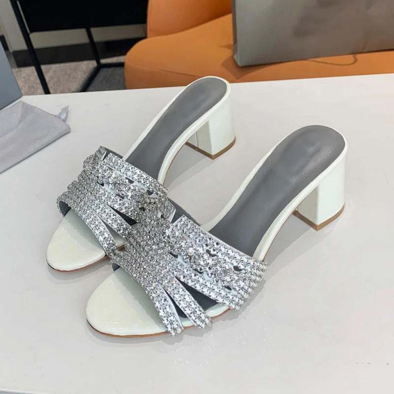 

Fashion Rhinestone Decoration Round Head Square Heel Women's Slippers Famous Brand Designer Summer Women's Crystal Bling Sandals