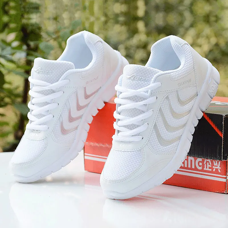 Женская обувь Новинка 2020 года Массивные кроссовки повседневная с дышащей сеткой