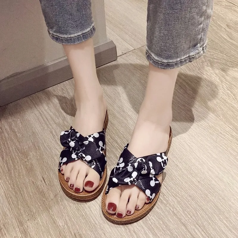 

2021 spring new Korean version of flat bottom French ruffled Roman sandals female ins tide
