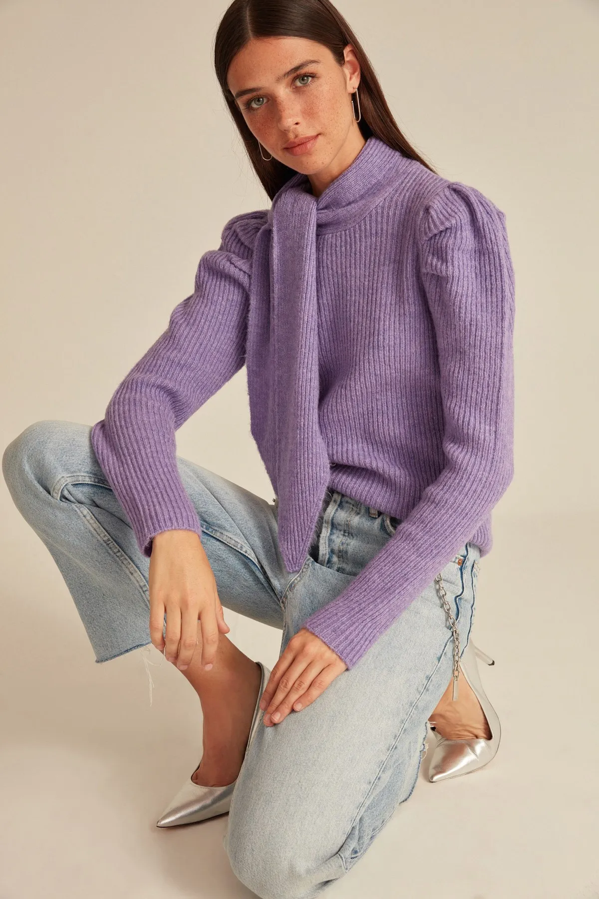 Женский трикотажный свитер со шнуровкой и вырезом на плече | Женская одежда